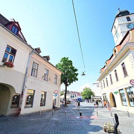 Lovely 2 Bedroom Apartment In Historic City Center Sibiu Eksteriør billede