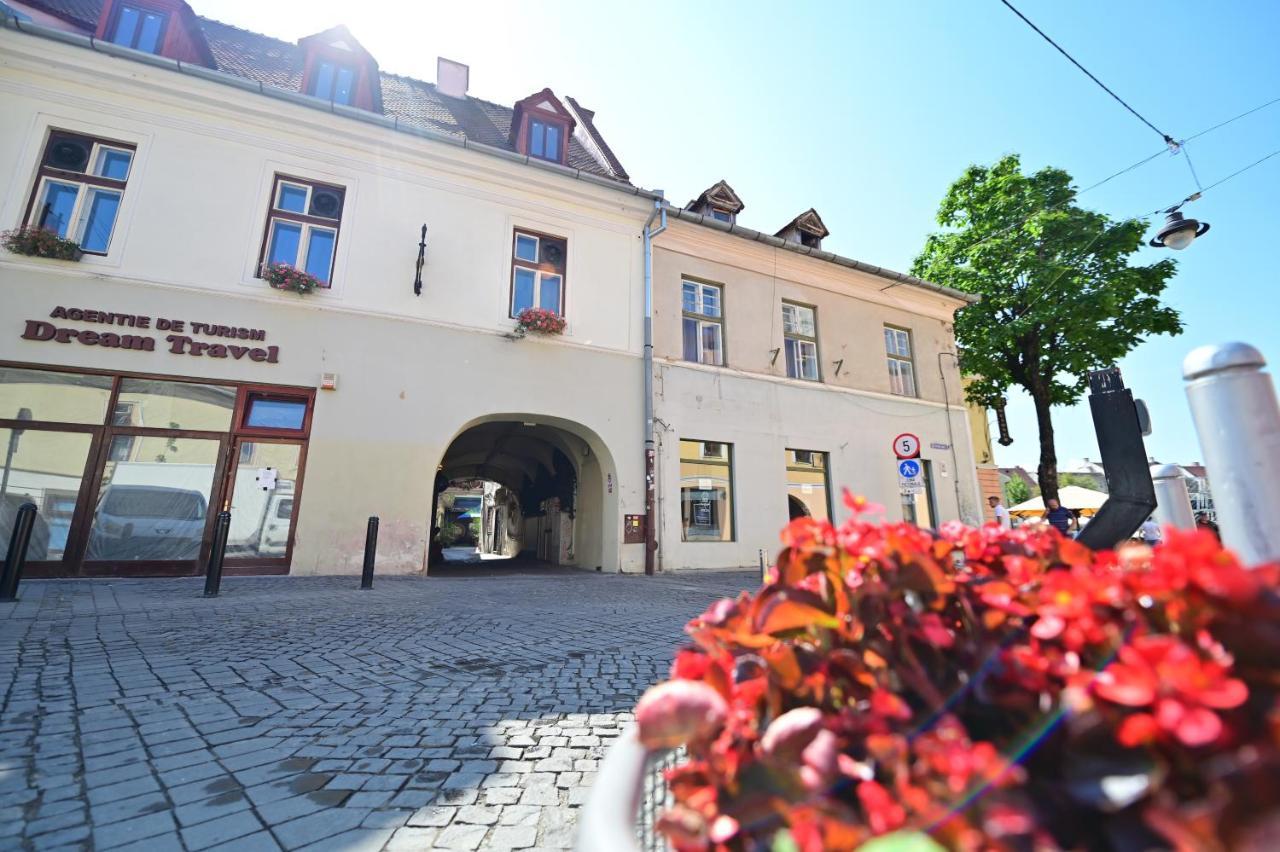 Lovely 2 Bedroom Apartment In Historic City Center Sibiu Eksteriør billede